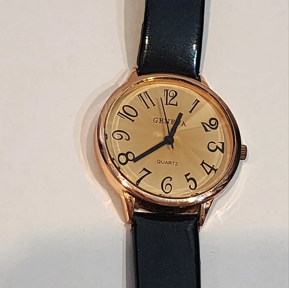 Geneva Quartz Vintage Watch- Has Minor Wear Needs Batteries